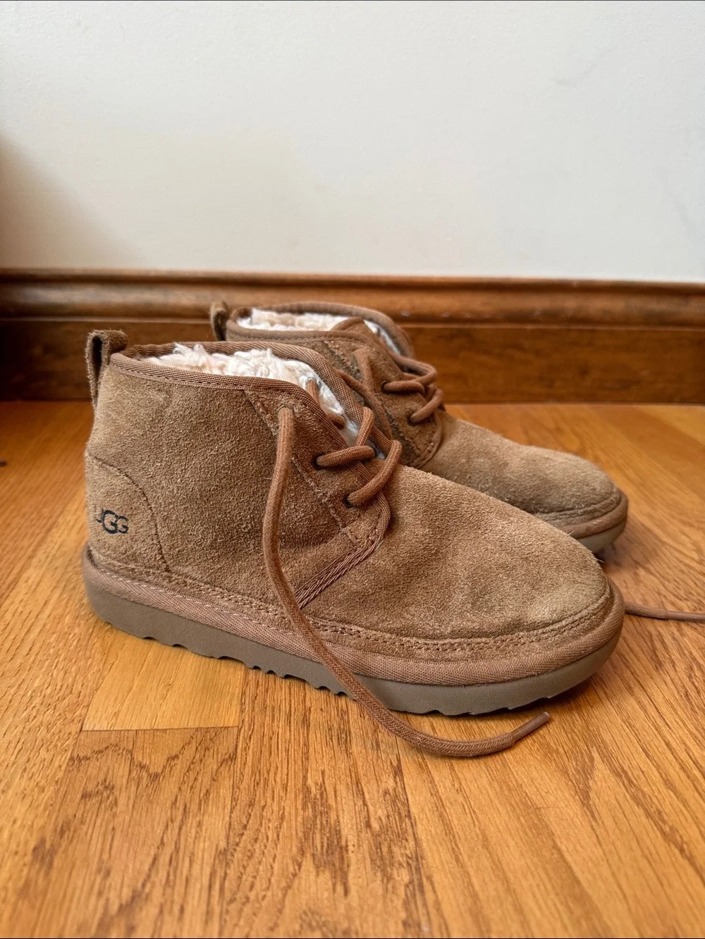 UGG Kids Boots Chukka Neumel Chestnut Brown Suede Kids Size 2